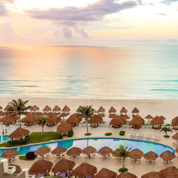 Paradisus Cancun pool and ocean