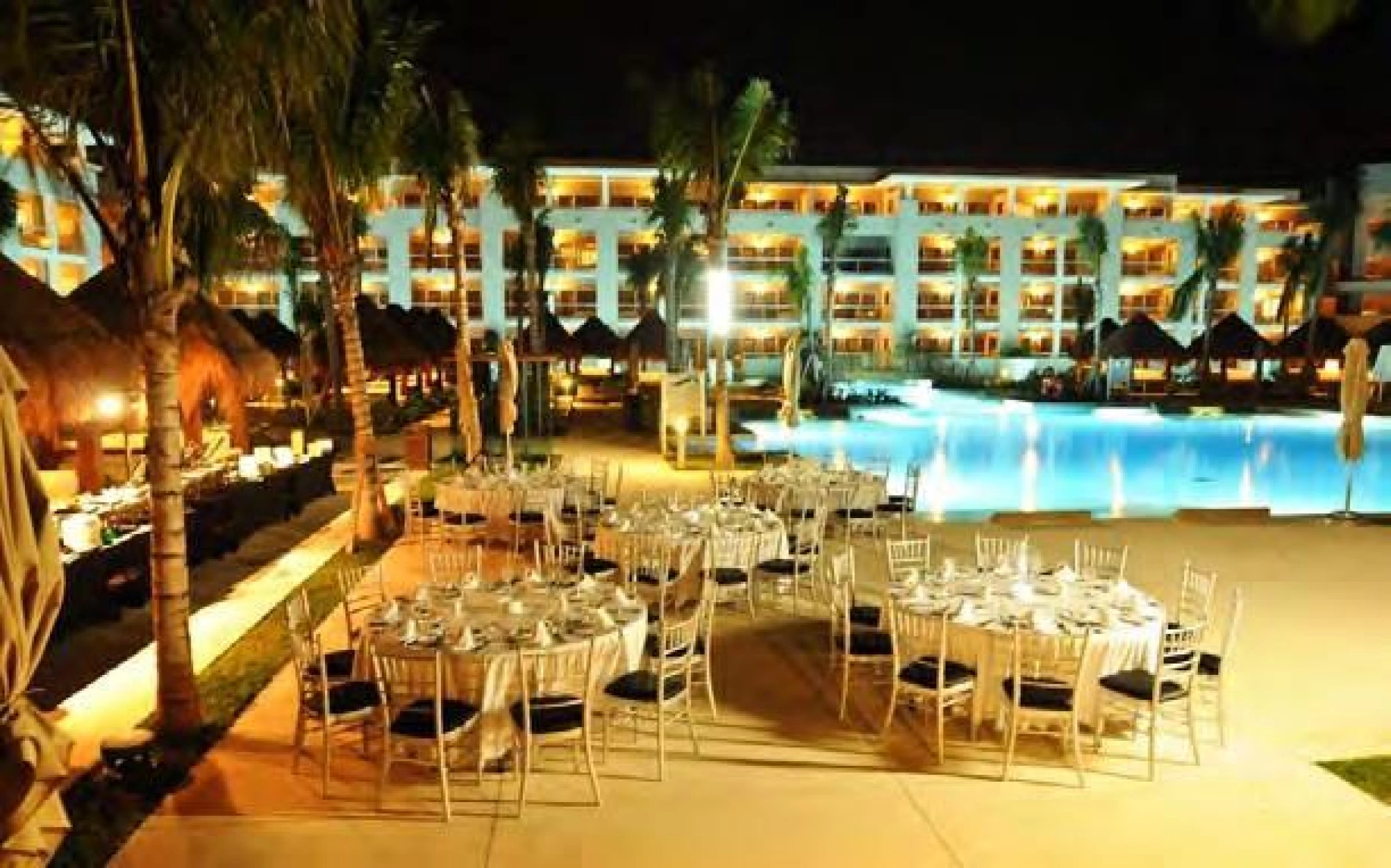 Dinner reception decor on Pool perla wedding venue at Paradisus La perla and Paradisus Playa del carmen