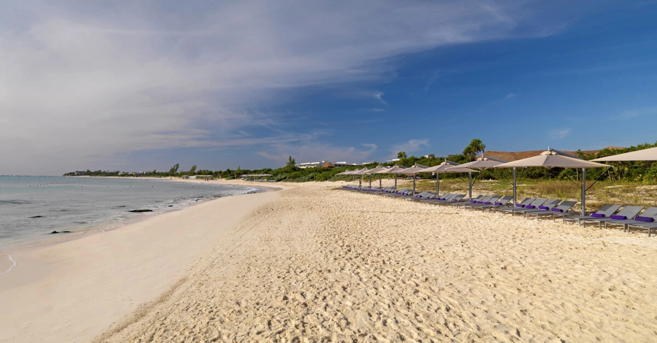 Paradisus La Perla beach with lounge chairs