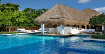 Paradisus Playa Del Carmen swim-up bar in pool