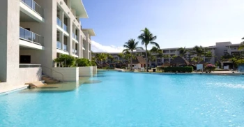 Paradisus Playa Del Carmen swim-up suites from pool