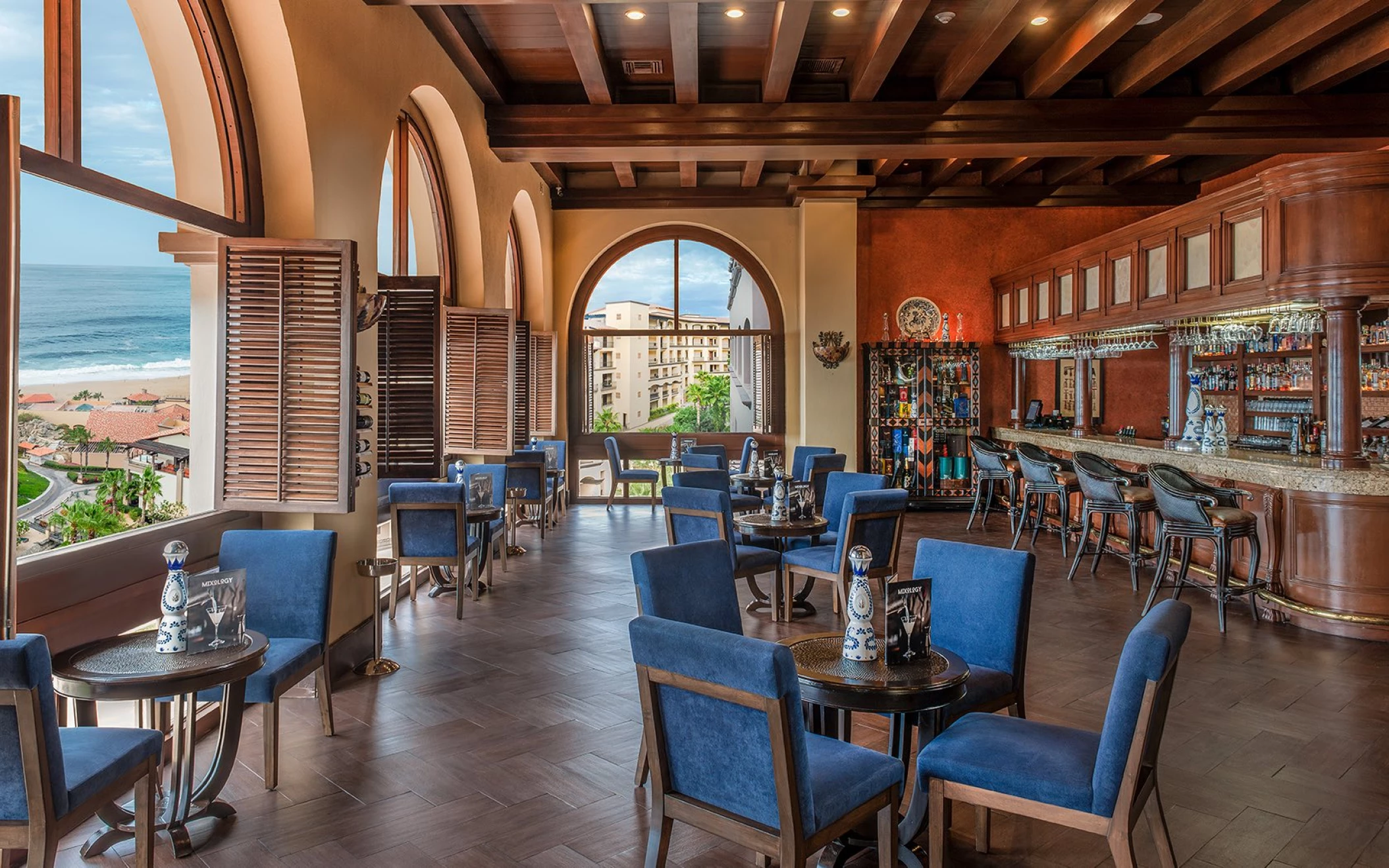 Lobby bar at Pueblo Bonito Sunset Beach Golf & Spa Resort