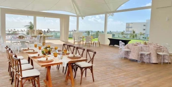 Wedding reception decor on Rooftop at Planet hollywood Cancun Resort and Spa