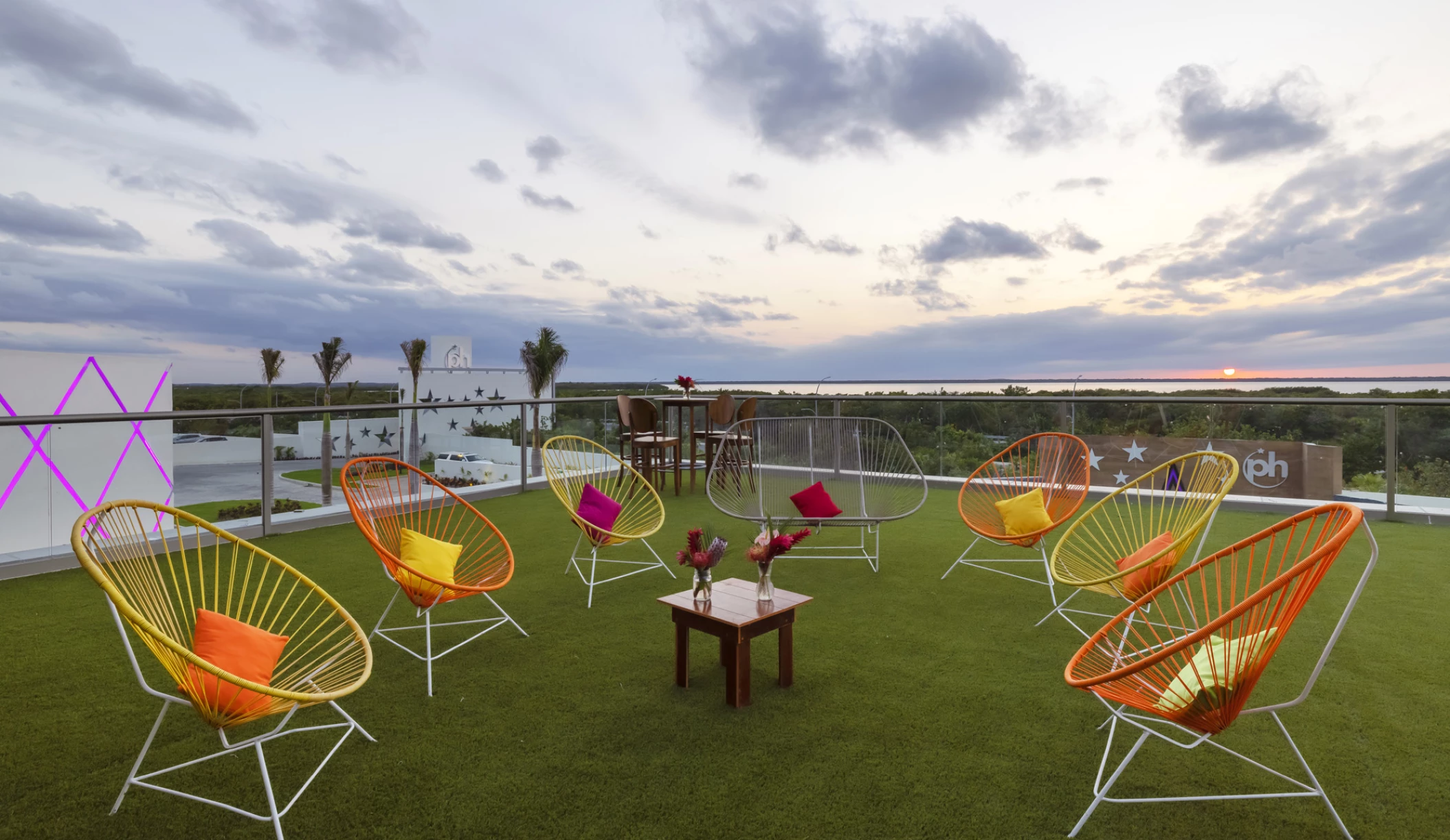 Cocktail party on Sunset Terrace at Planet Hollywood Cancun Resort and Spa