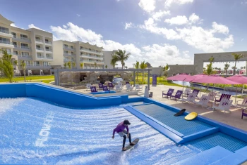 Planet Hollywood Cancun Surfing pool