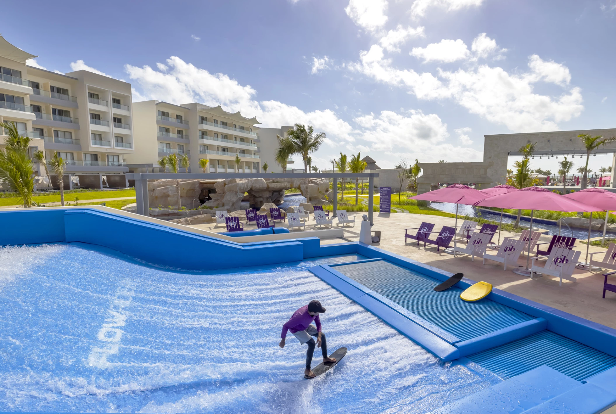 Planet Hollywood Cancun Surfing pool