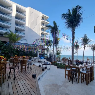 Pool wedding venue at Hilton Cancun