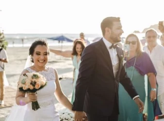 couple having wedding in Cabo