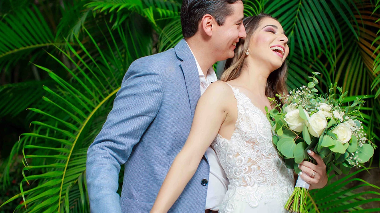 Couple posing at La Plazita wedding venue in Barcelo Puerto Vallarta