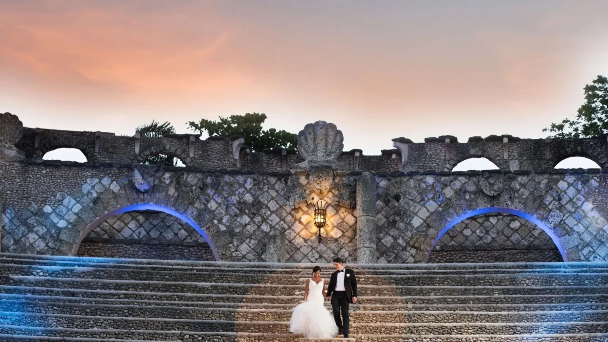 bride and groom at the amphitheater venue at Casa de Campo