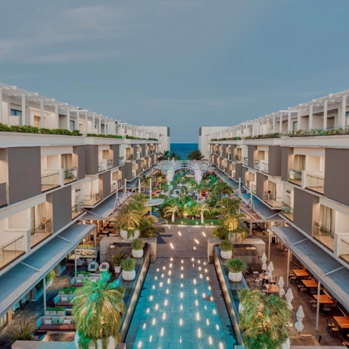 5th avenue at Catalonia Grand Costa Mujeres