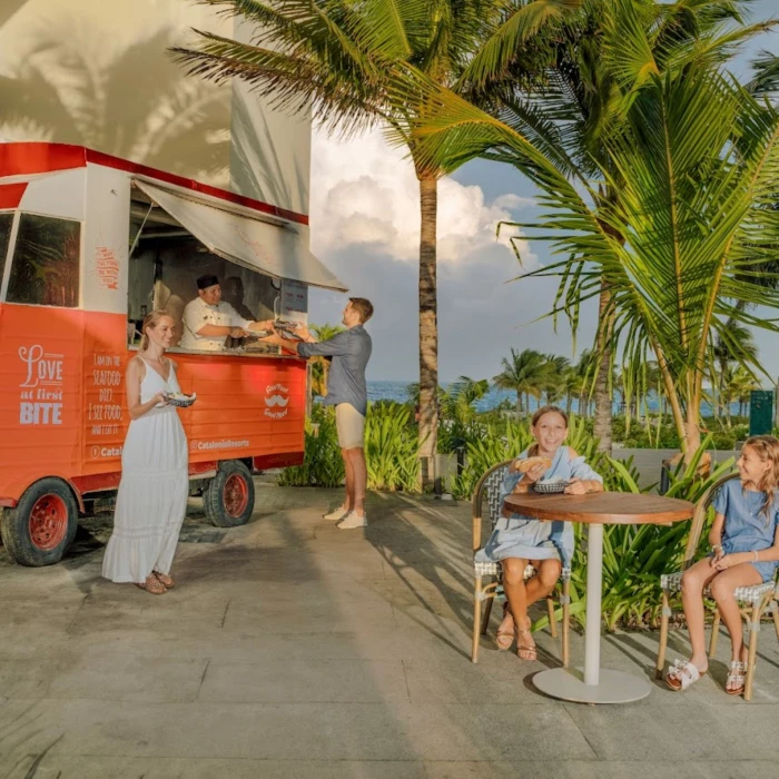 a family enjoying food at the food truck at Catalonia Grand Costa Mujeres