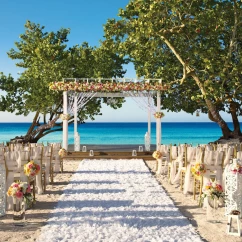 beach gazebo venue at Dreams Dominicus La Romana