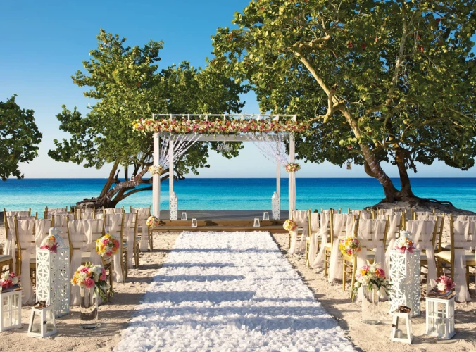 beach gazebo venue at Dreams Dominicus La Romana