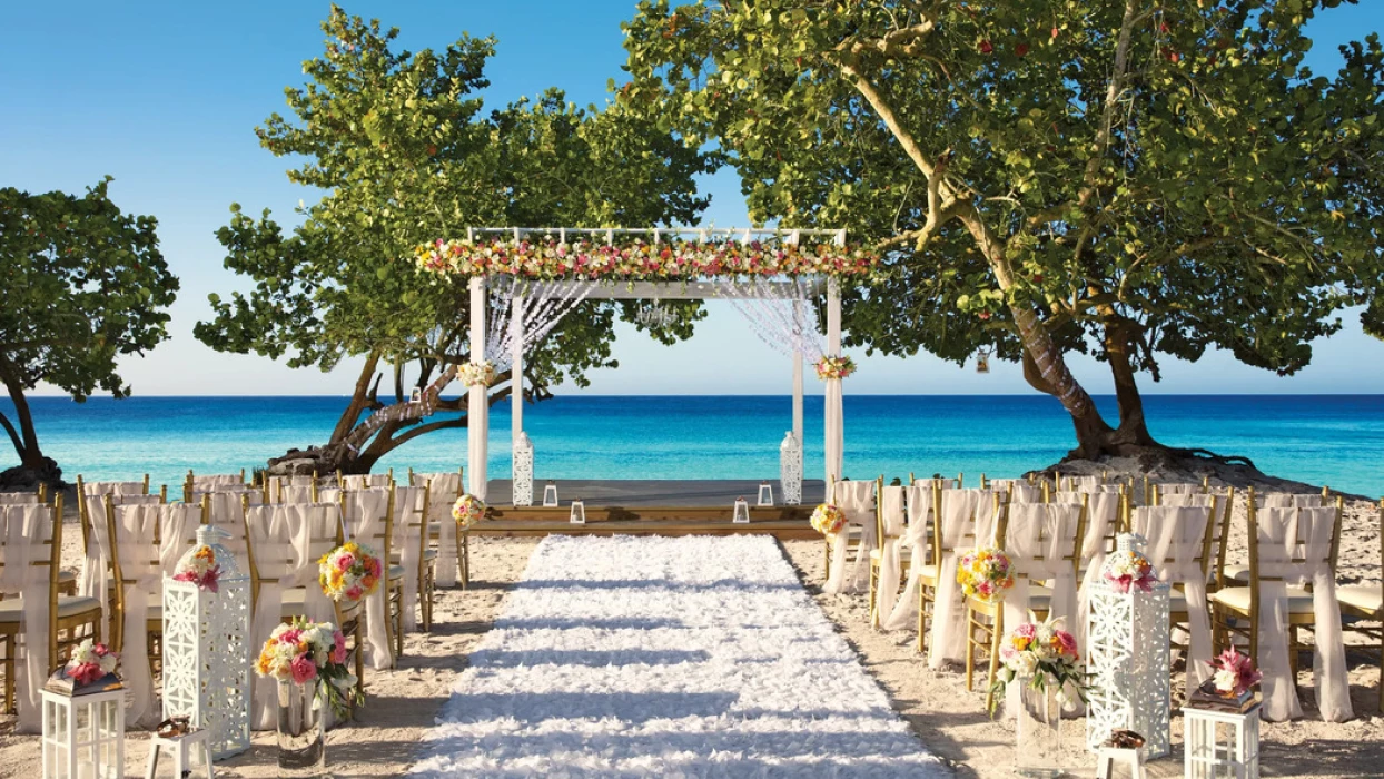 beach gazebo venue at Dreams Dominicus La Romana