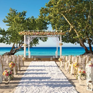 beach gazebo venue at Dreams Dominicus La Romana