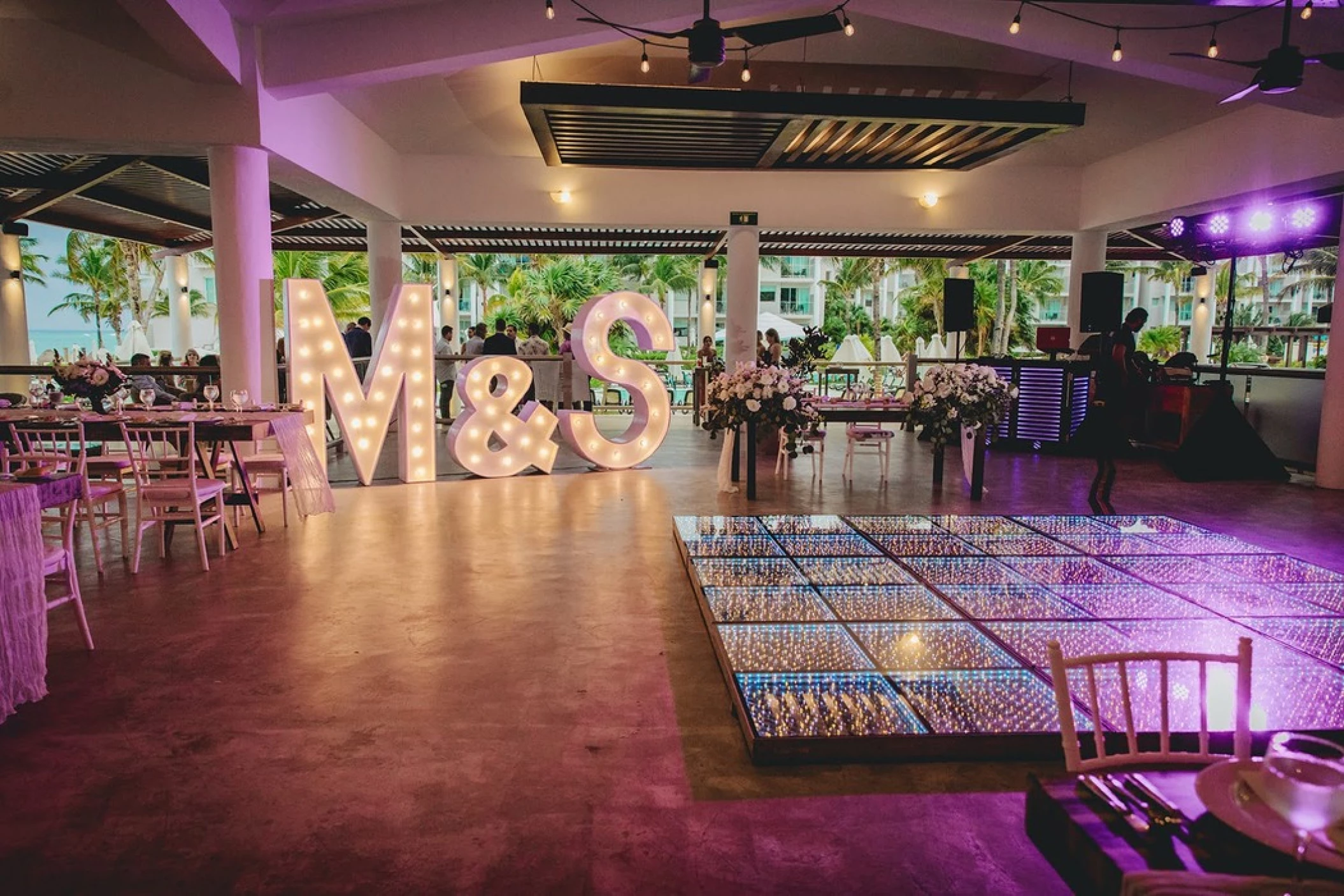 castaways restaurant venue at dreams jade resort