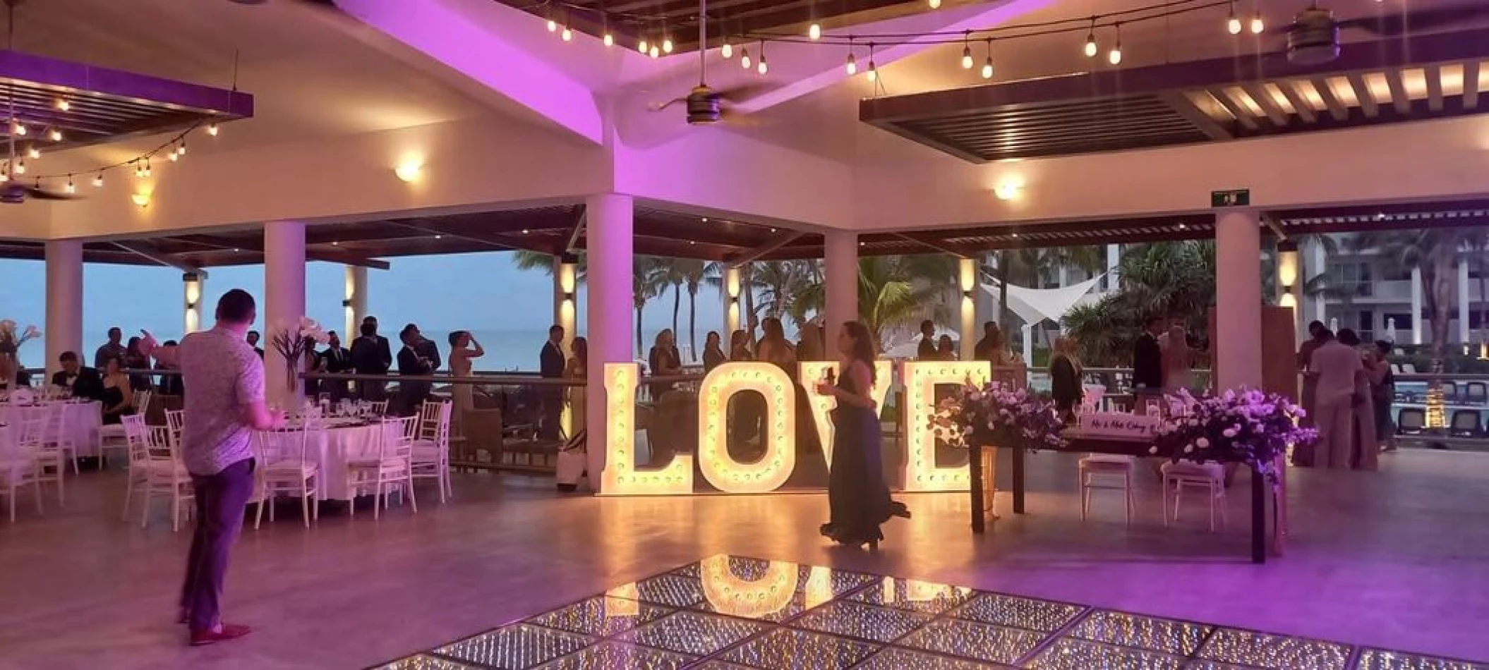 castaways restaurant venue at dreams jade resort