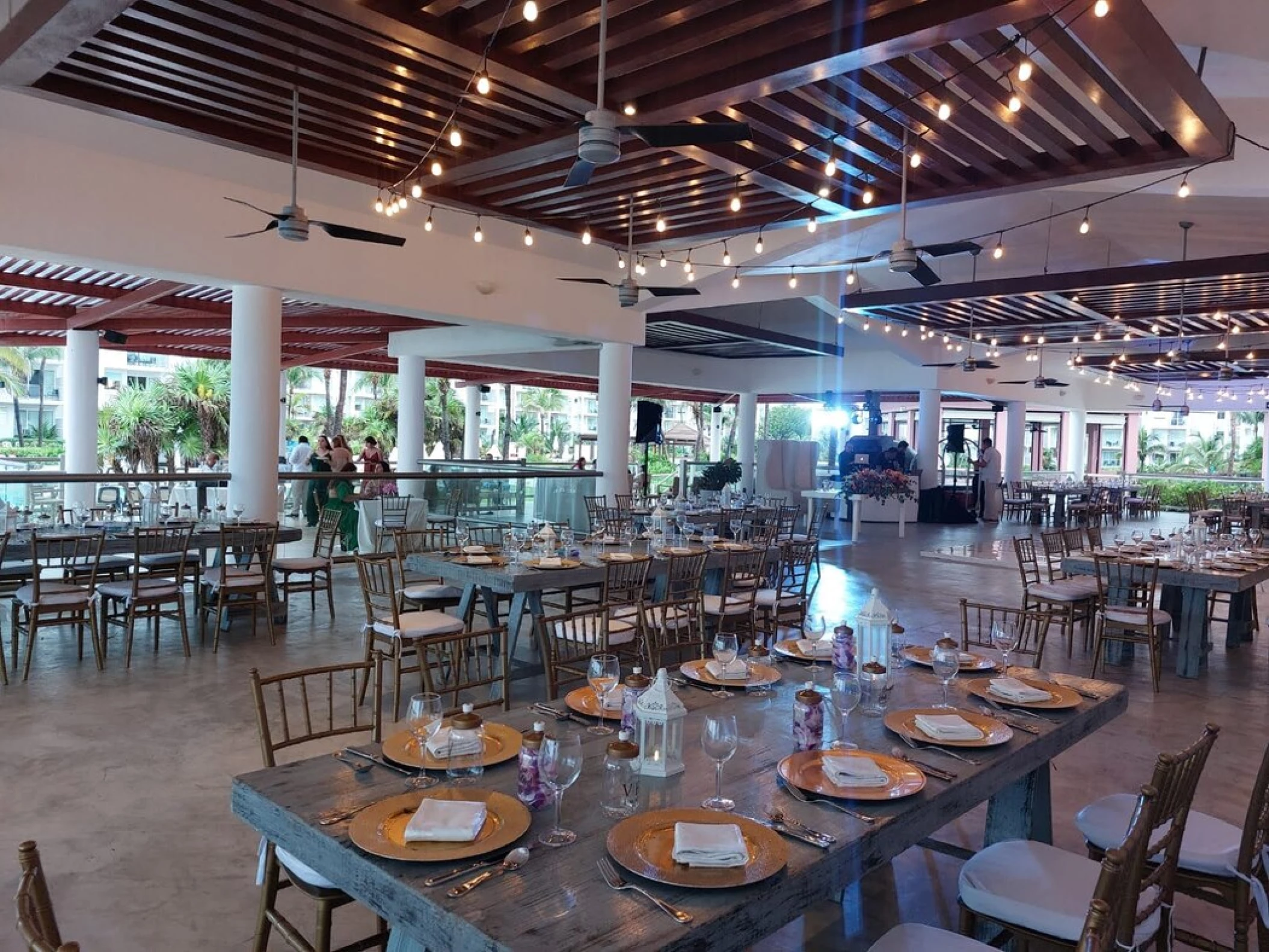 castaways restaurant venue at dreams jade resort