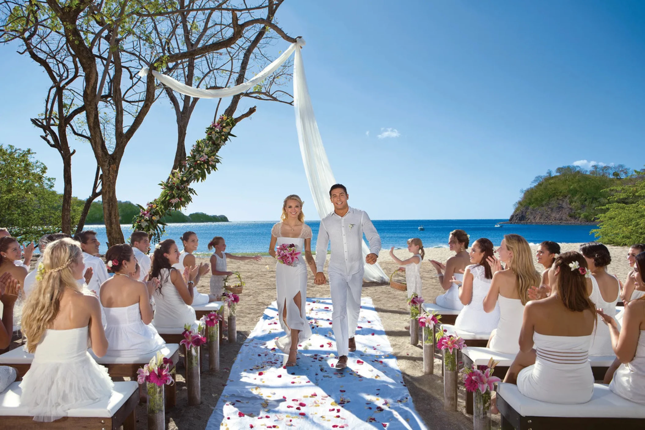 bride groom and guests at Dreams Las Mareas