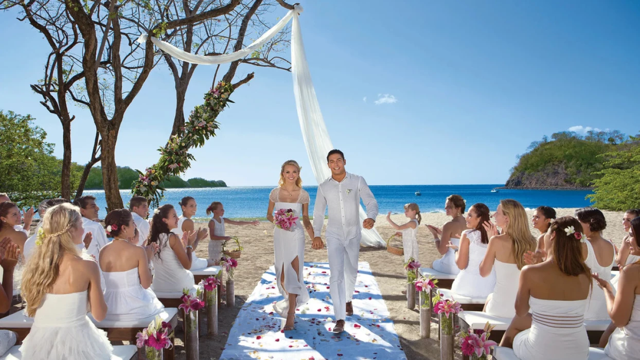 bride groom and guests at Dreams Las Mareas