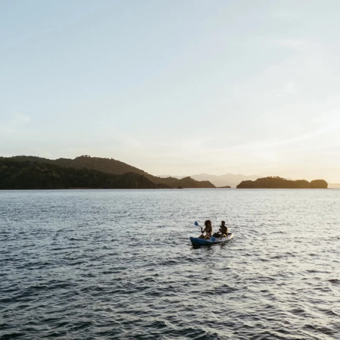 couple kayaking at Dreams Las Mareas