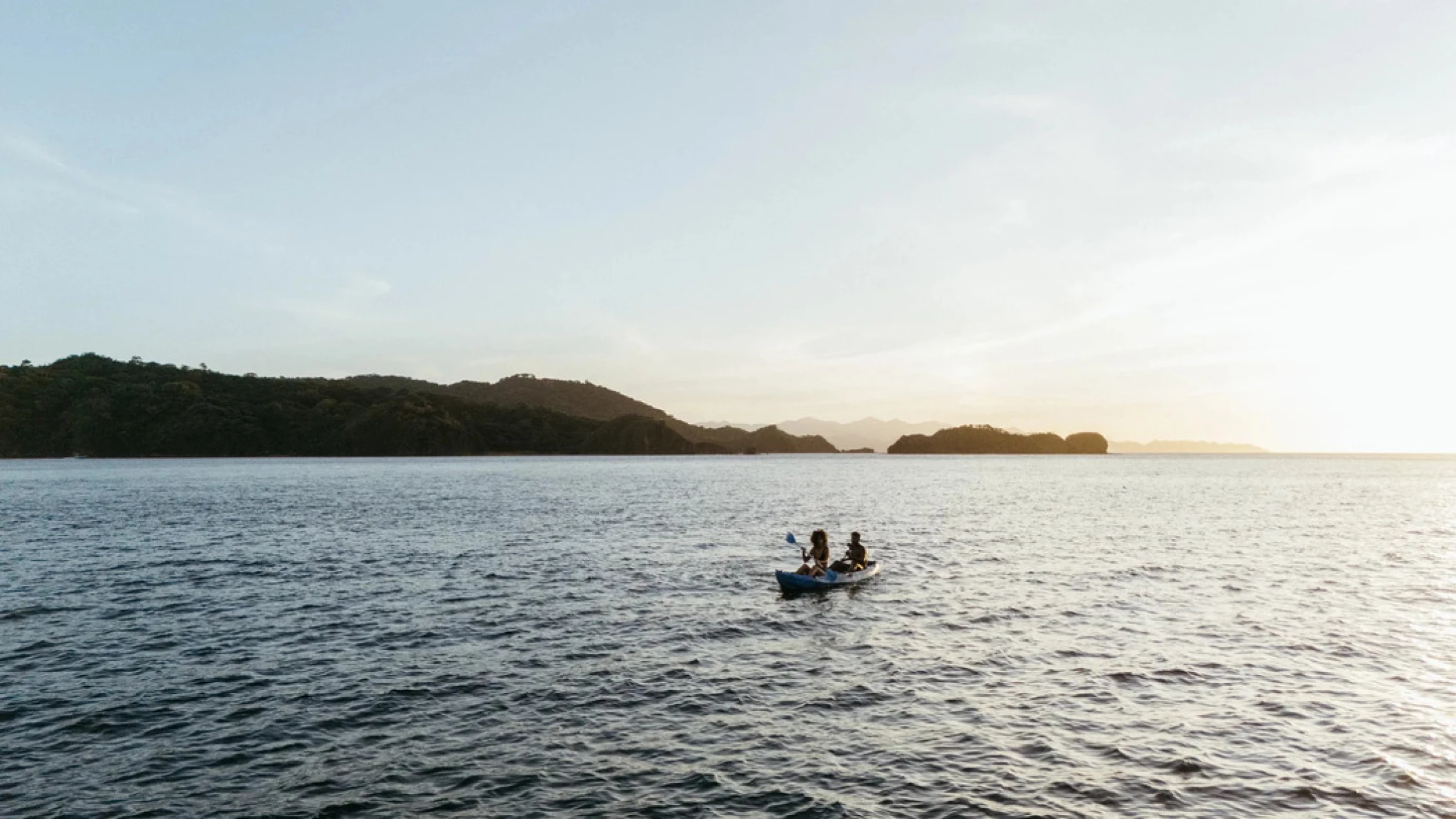 couple kayaking at Dreams Las Mareas