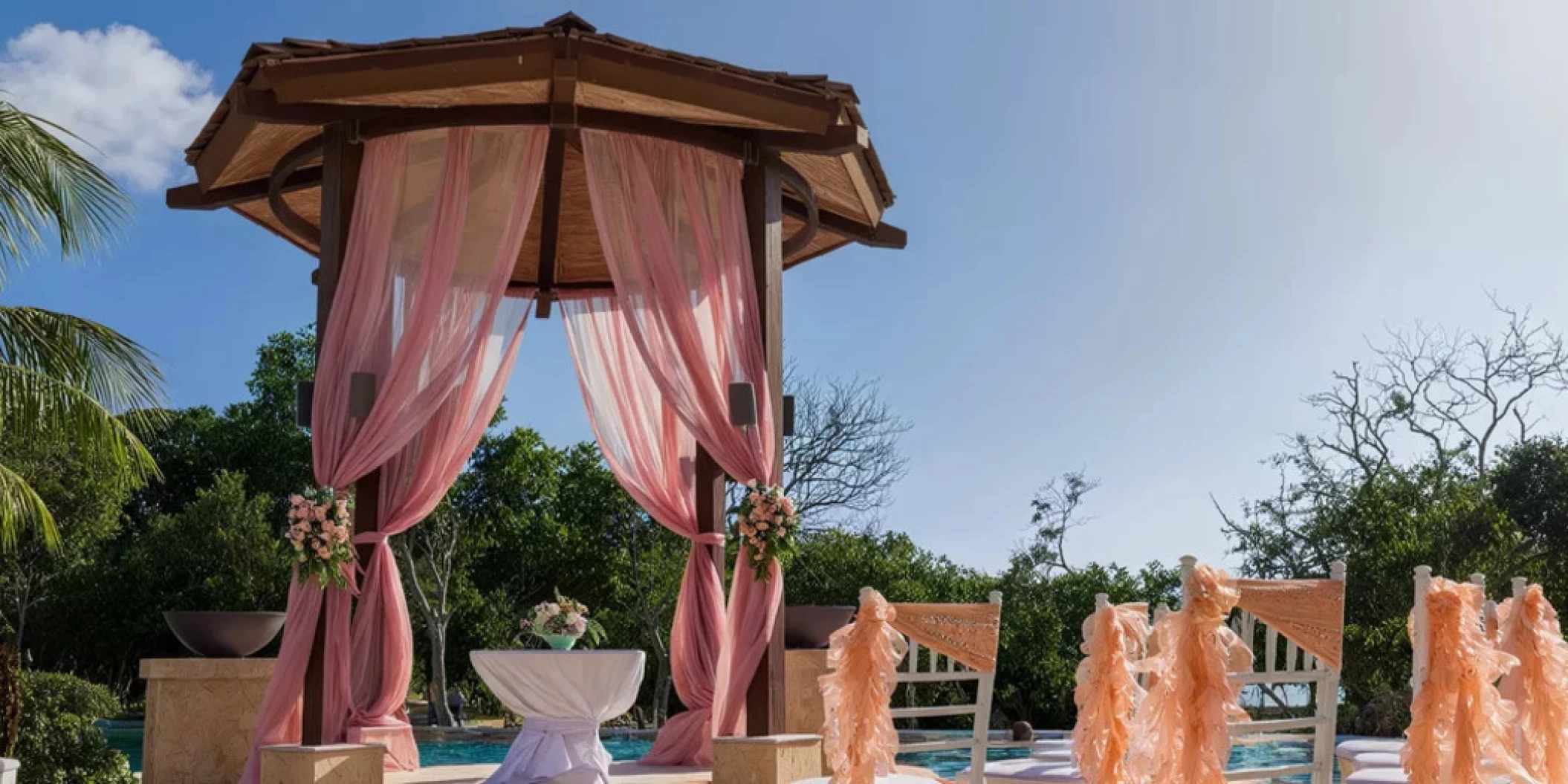 pool gazebo venue at Dreams Las Mareas