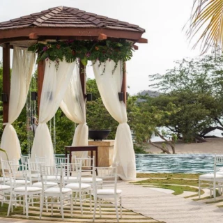 pool gazebo venue at Dreams Las Mareas