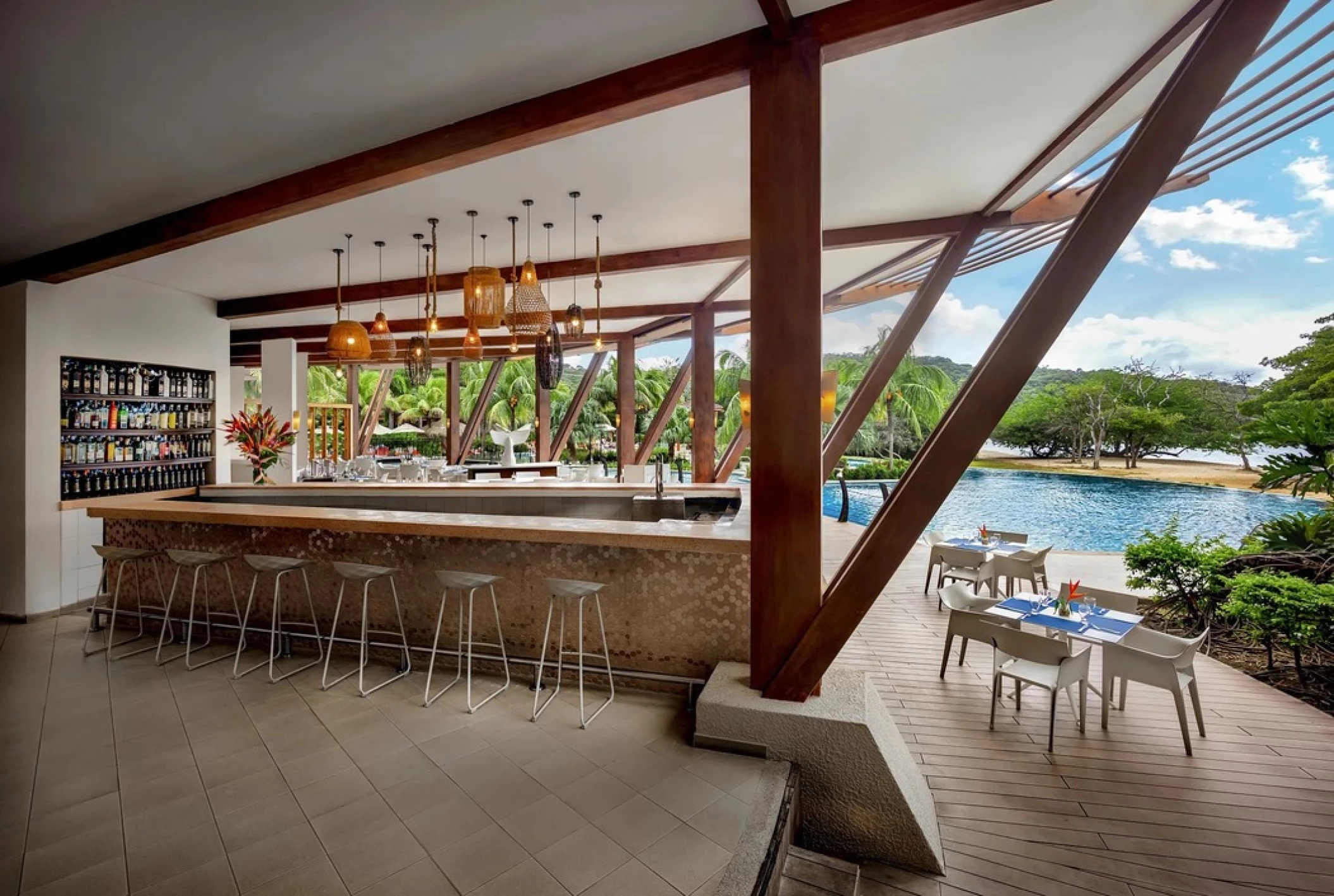 sugar reef bar at Dreams Las Mareas