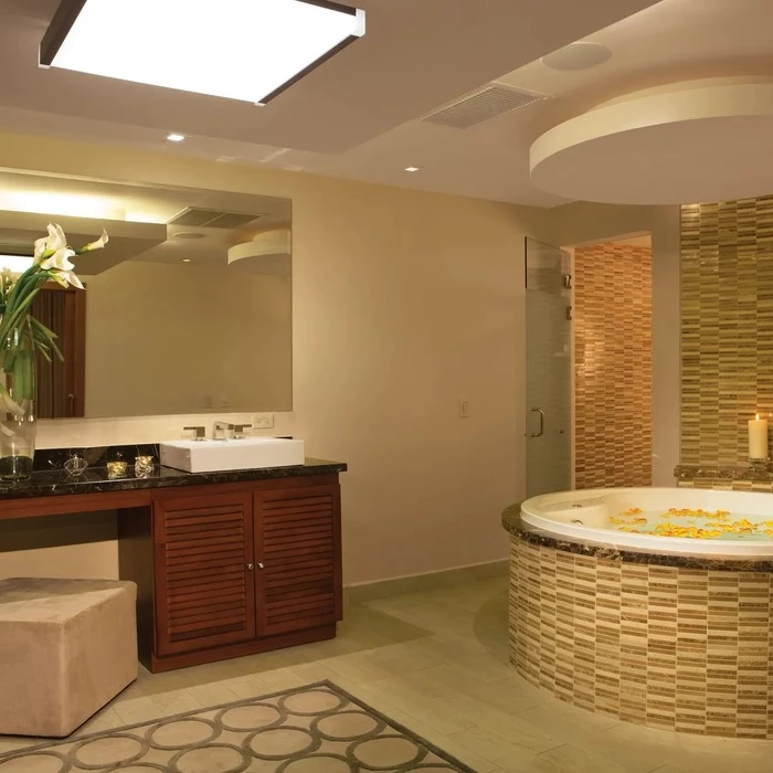 suite bathroom at Dreams Las Mareas