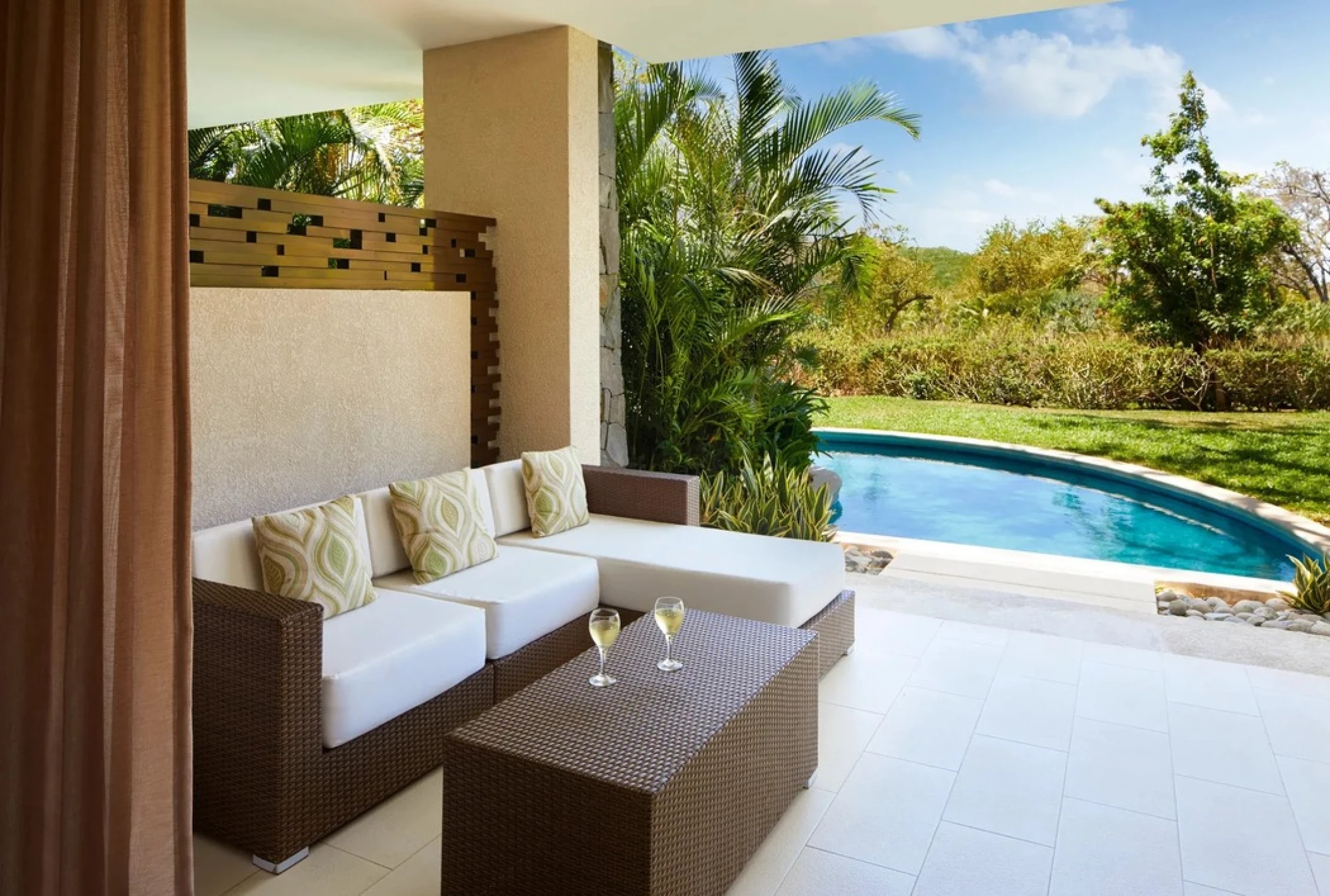 swimout suite at Dreams Las Mareas