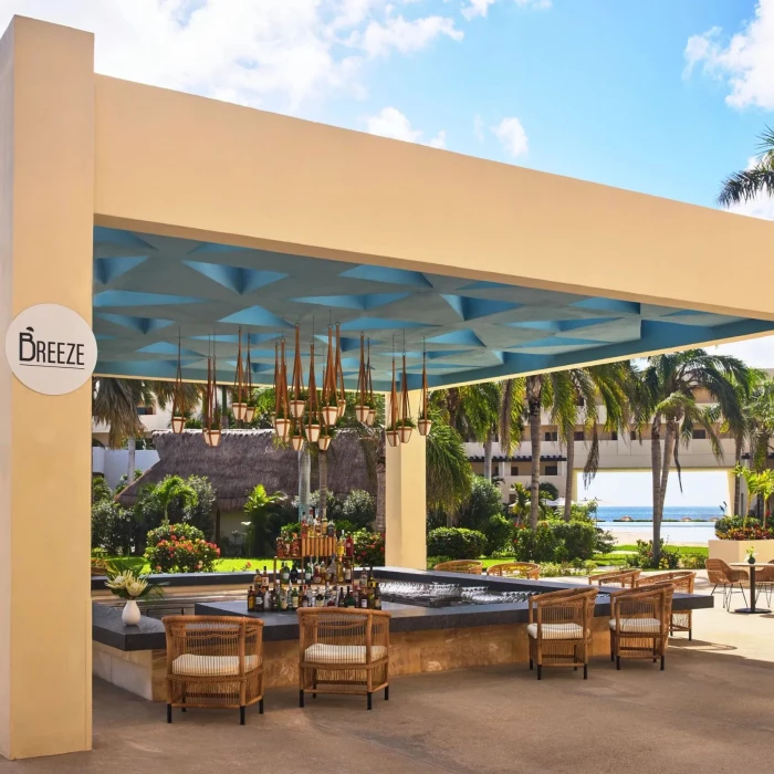 breeze bar at Dreams Puerto Morelos Resort & Spa