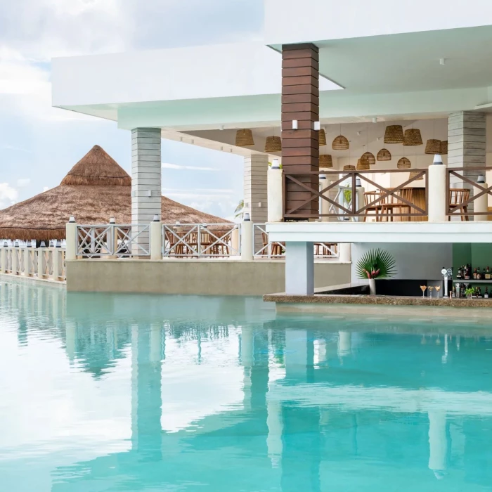 swim-up bar at Dreams Puerto Morelos Resort & Spa