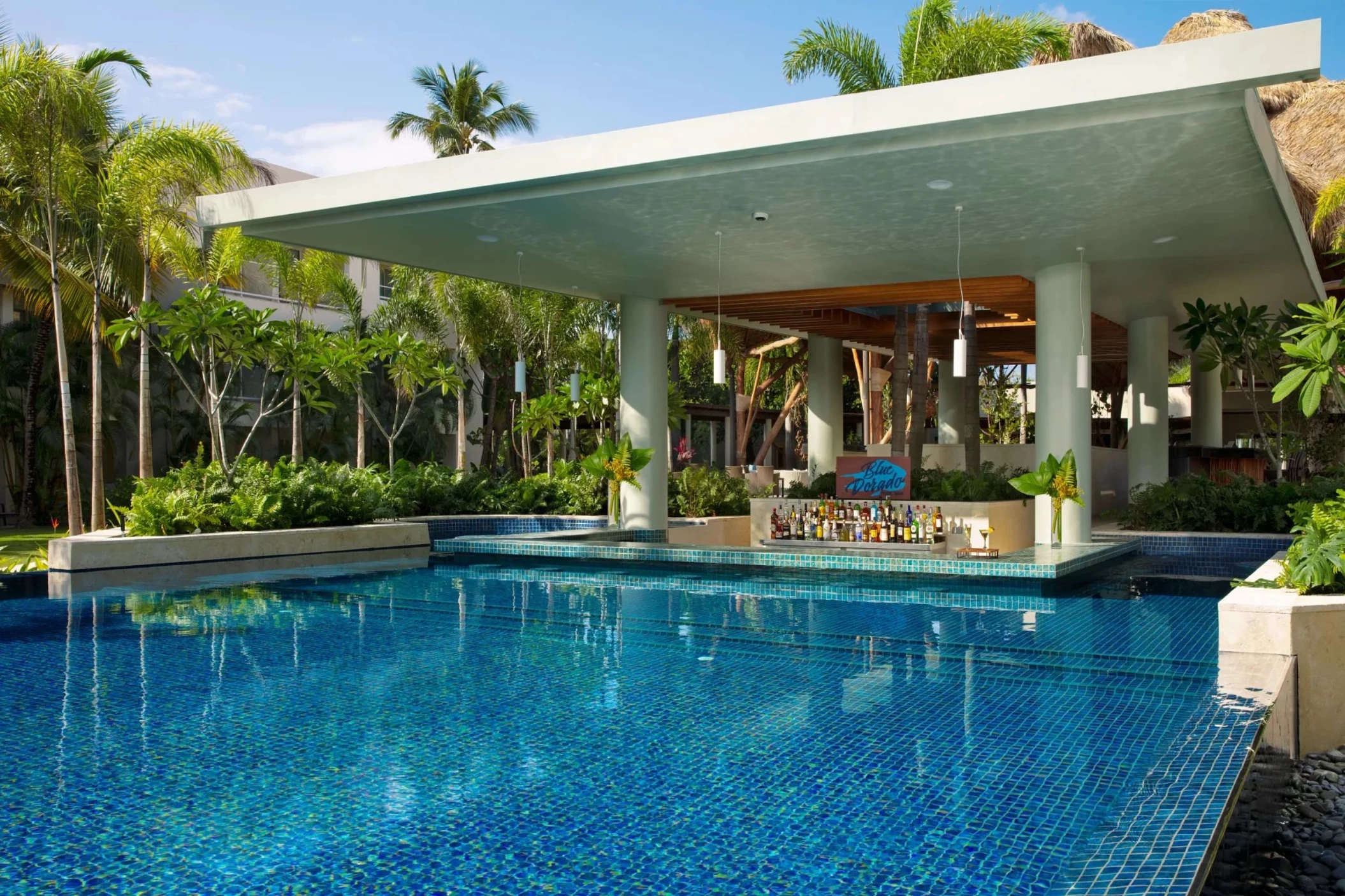 blue dorado swim-up bar at Dreams Royal Beach Punta Cana