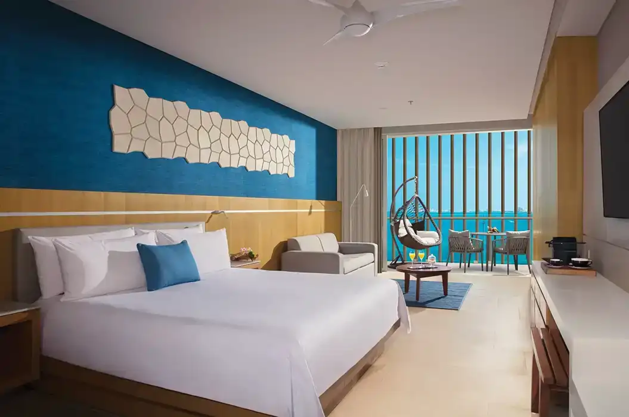 Rooms and suites at Dreams Vista Cancun Golf and Spa