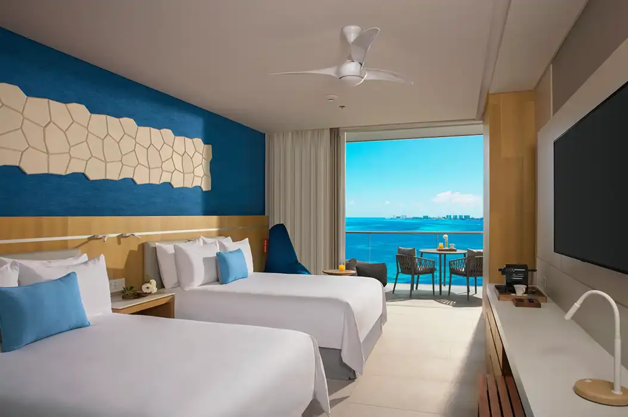 Rooms and suites at Dreams Vista Cancun Golf and Spa