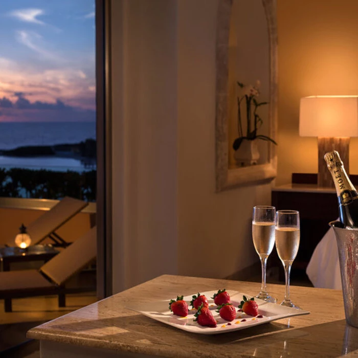 honeymoon suite champagne and strawberries at Grand Fiesta Americana Coral Beach Cancun