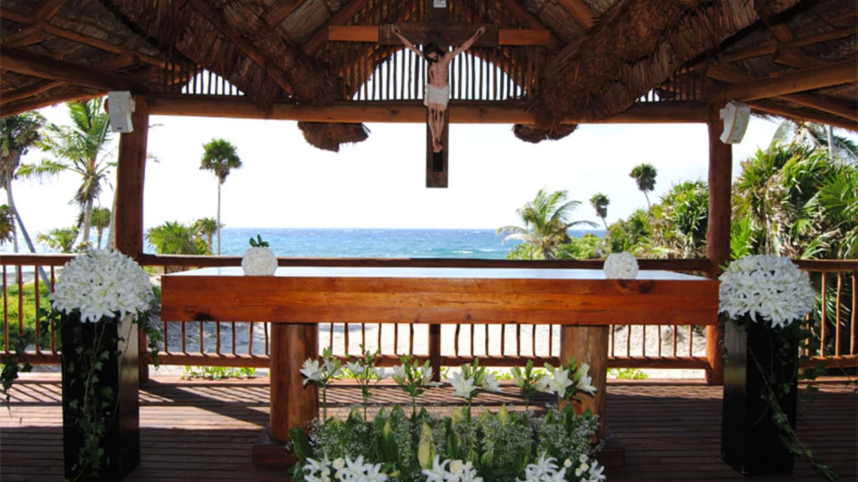 alter at the chapel at Grand Sirenis Riviera Maya