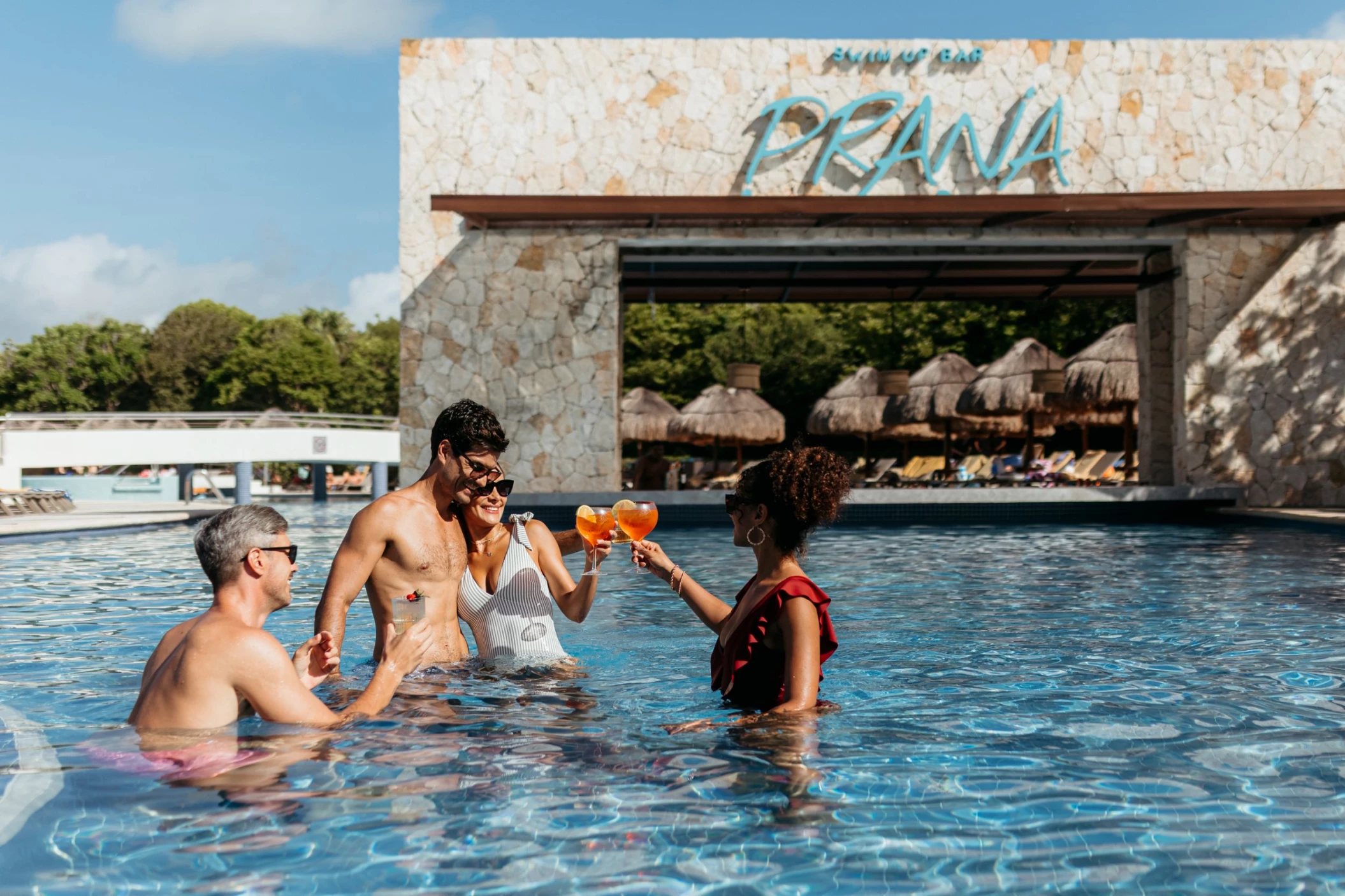 prana swim up bar at Grand Sirenis Riviera Maya