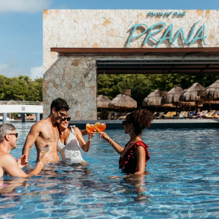 prana swim up bar at Grand Sirenis Riviera Maya
