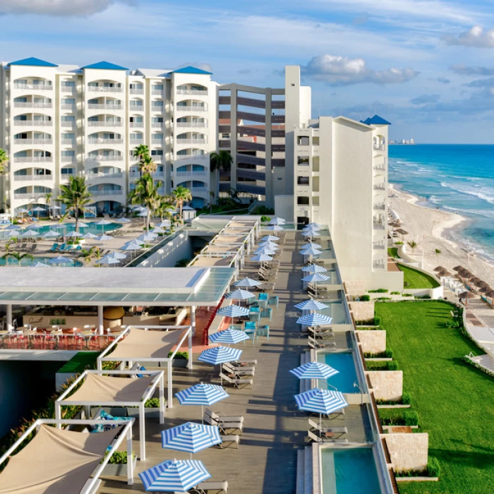 side view of Hilton Cancun Mar Caribe