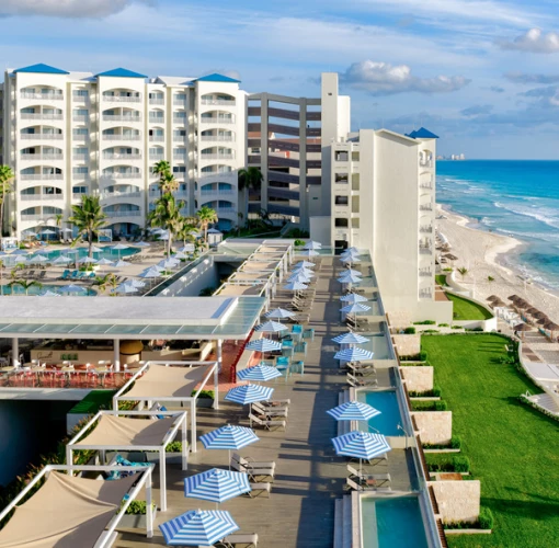 side view of Hilton Cancun Mar Caribe