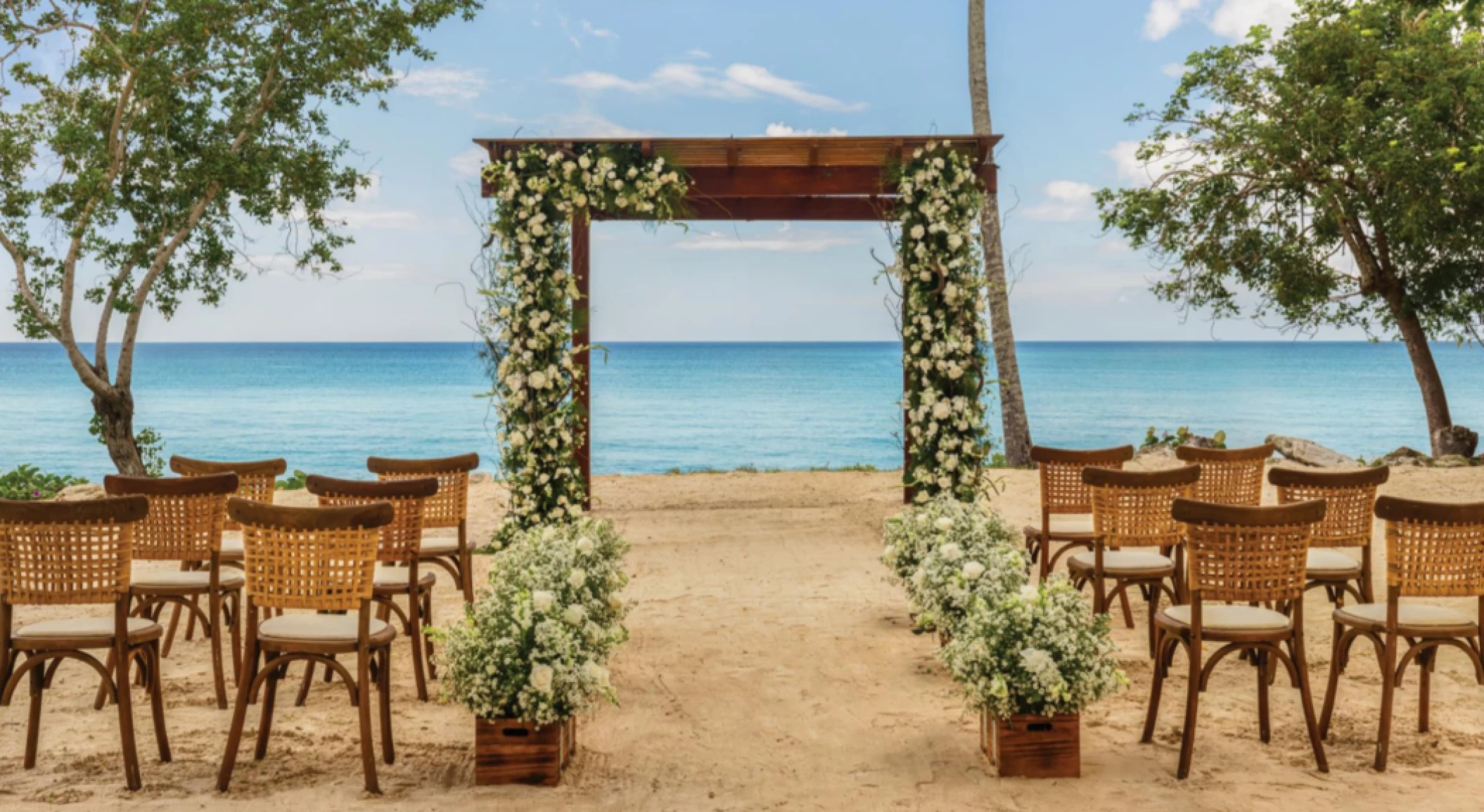 beach gazebo venue at Hilton La Romana