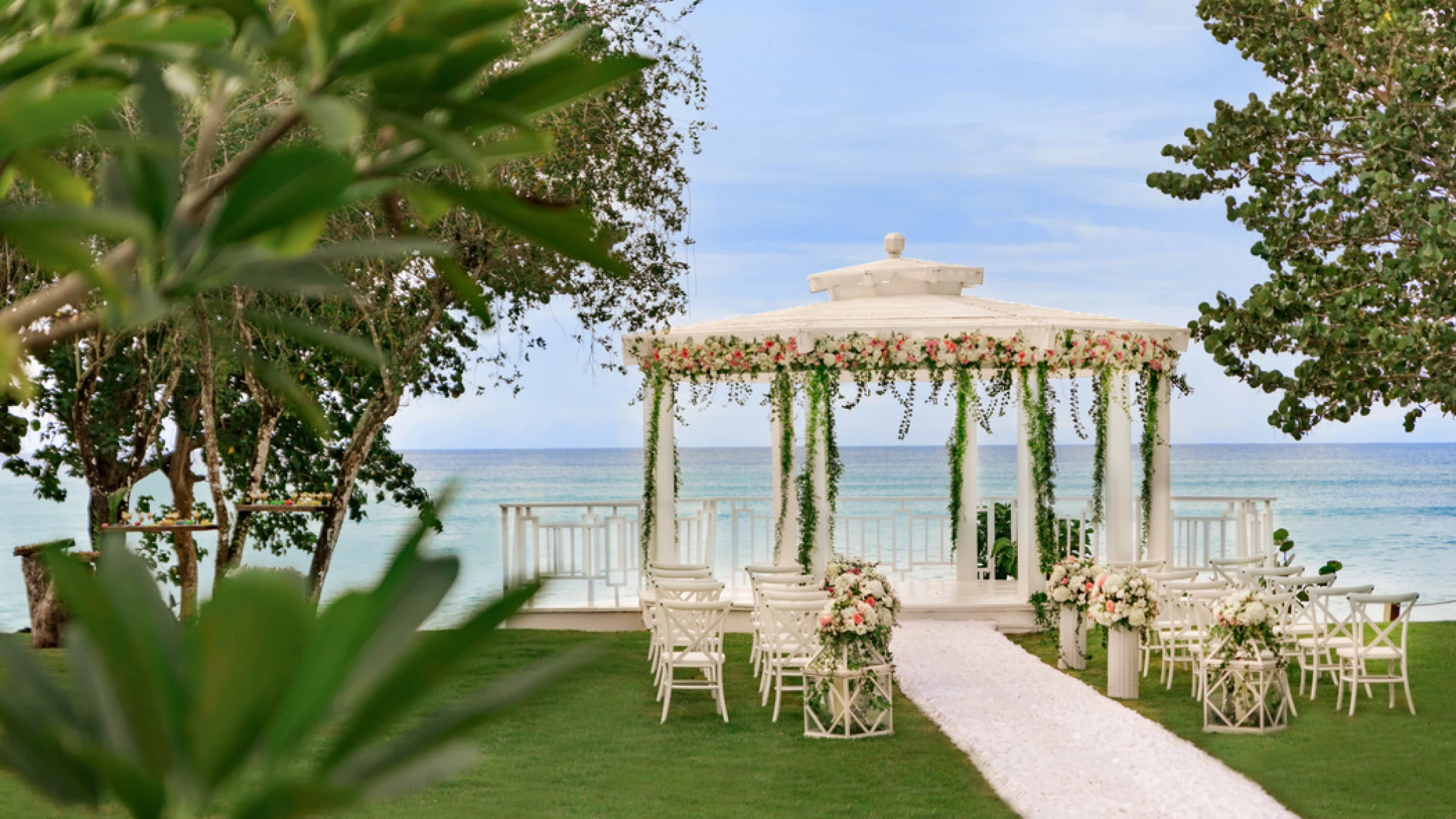 garden gazebo venue at Hilton La Romana