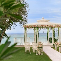 garden gazebo venue at Hilton La Romana