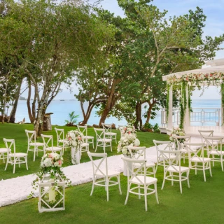 garden gazebo venue at Hilton La Romana