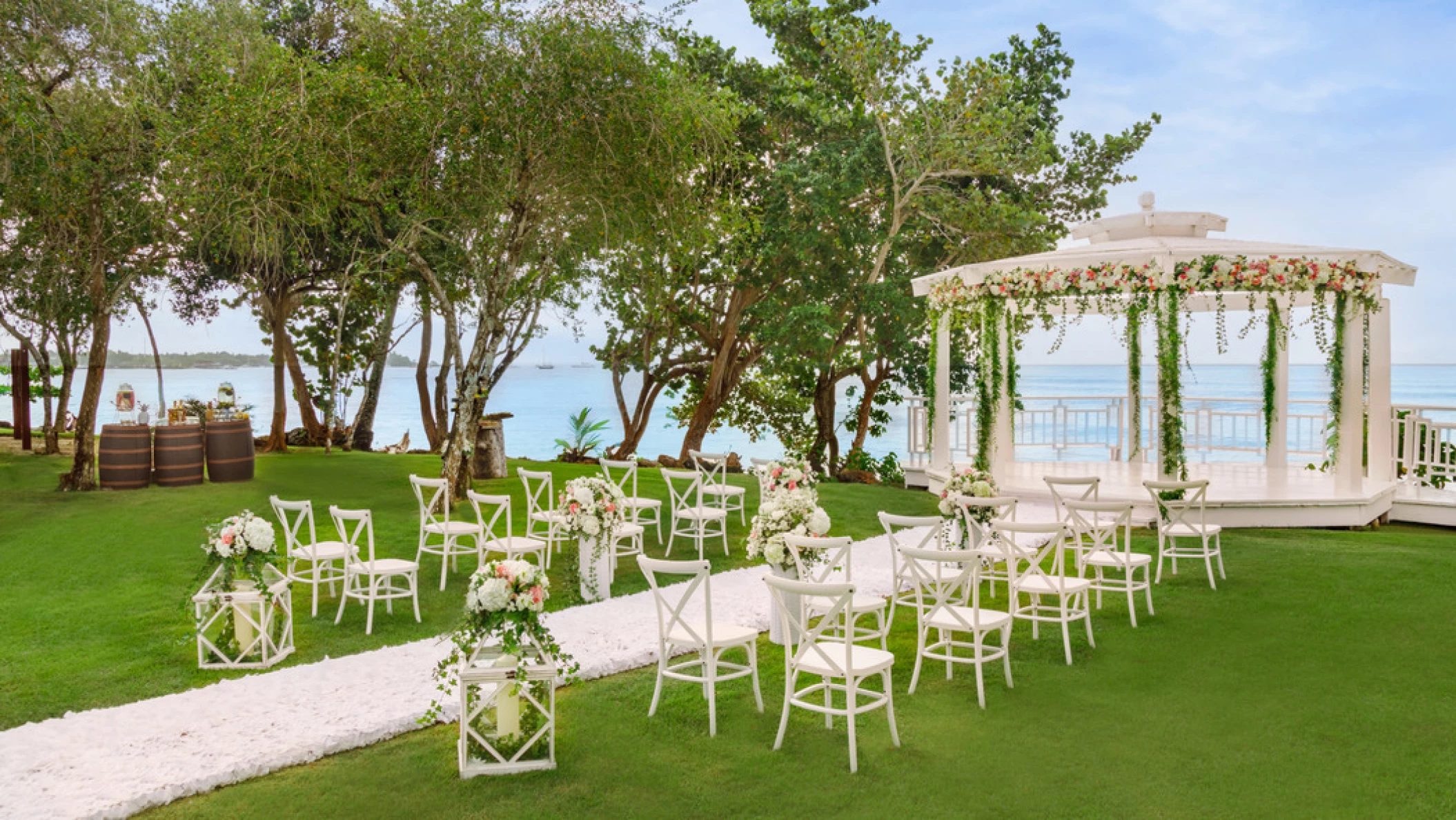 garden gazebo venue at Hilton La Romana