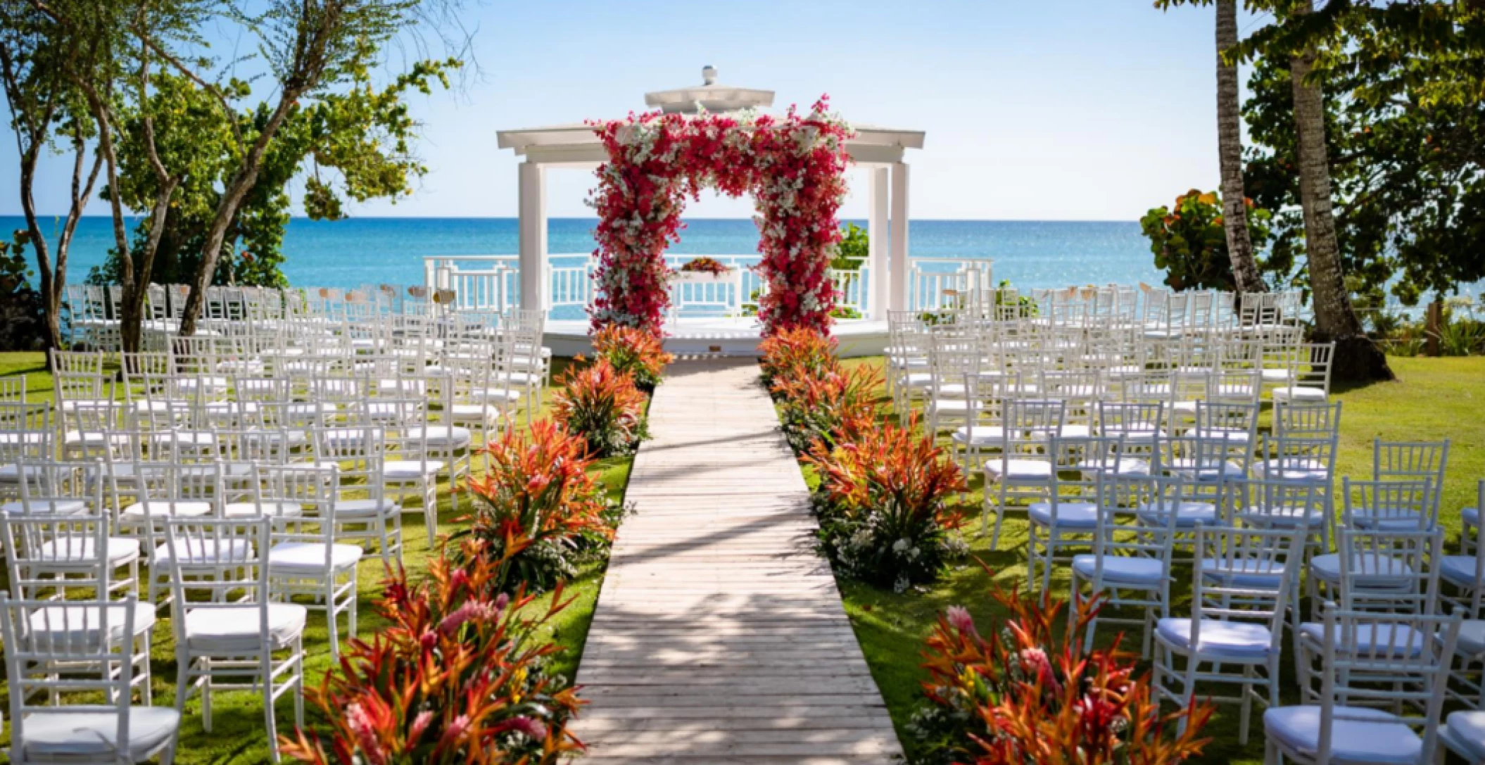 garden gazebo venue at Hilton La Romana