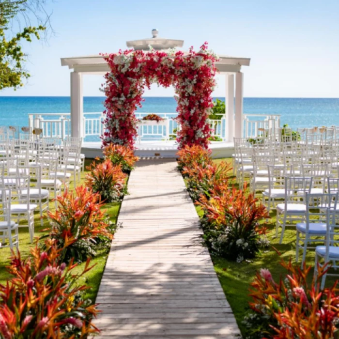 garden gazebo venue at Hilton La Romana